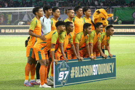 Skuad-Persibo-Bojonegoro-saat-mengikuti-uji-coba-kontra-Persebaya-Surabaya